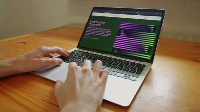 The AI Chat App Battle: Aichatsy vs. ChatGPT - In-Depth Analysis
