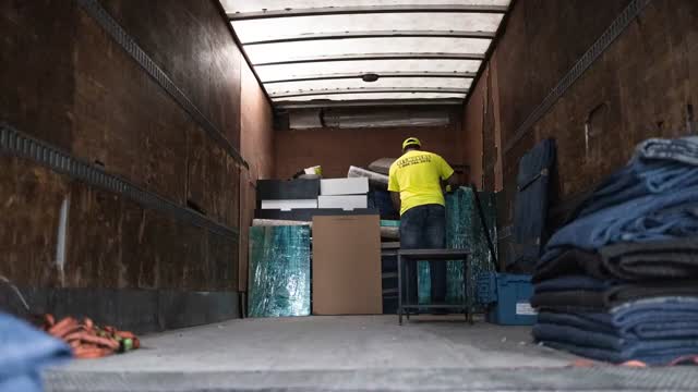 Get Movers in Windsor, ON | (888) 586–3070
