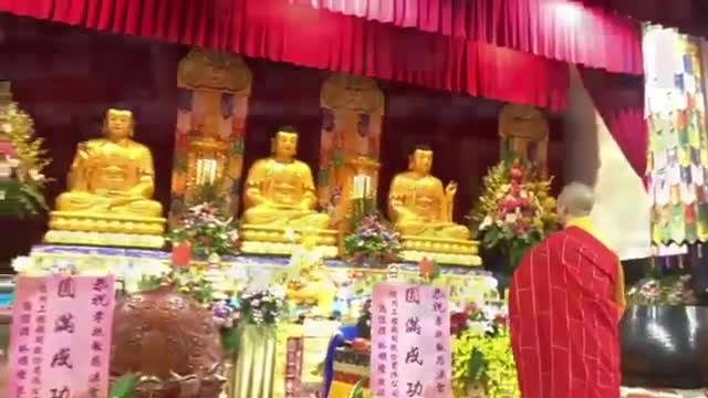 聖德 釋證達教尊主法　晴空飄降甘露落地不見-七月是亡魂喜慶月　苗栗西湖體育館舉辦兩天孝親報恩法會