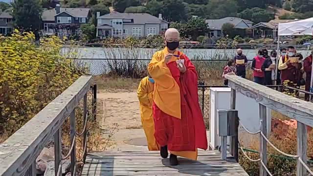 2021年8月18日恭祝佛母暨金巴法王聖誕放生法會 Fish Release in Celebration of the Holy Birthdays of Fomu and Jinba Dharma King