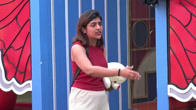 Bigg Boss S09E58 Day 57 Stand Up or Step Out 